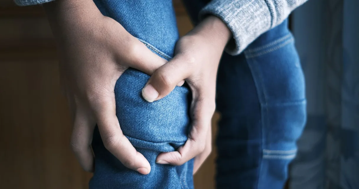 Mãos com dor nas articulações