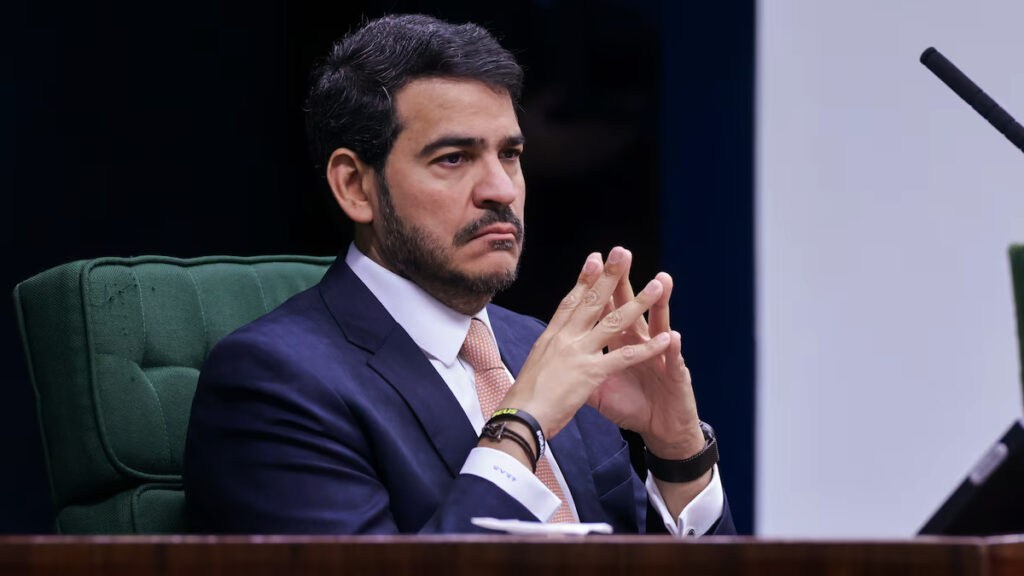 Messias debate STF e cobra retidão a juízes em plenário apertado