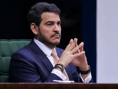 Messias debate STF e cobra retidão a juízes em plenário apertado