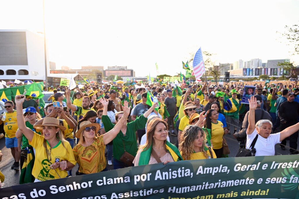 Presos do 8/1 veem esperança em PL da dosimetria