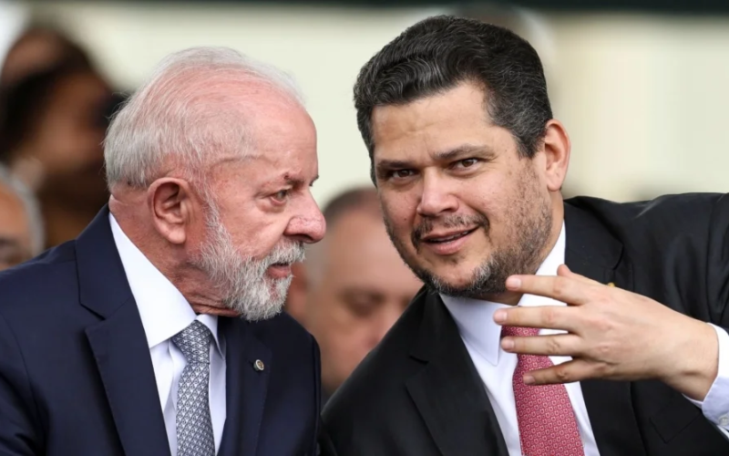 Alcolumbre busca reatar com Lula após derrota de Messias