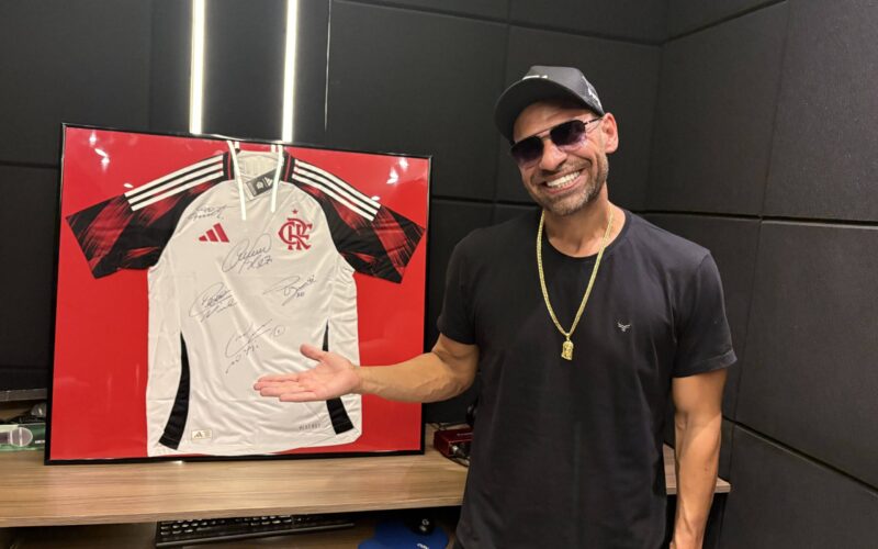 Camisa do Flamengo rifada para lar de mulher com câncer