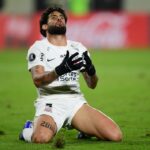Corinthians empata com Peñarol e garante liderança na Libertadores