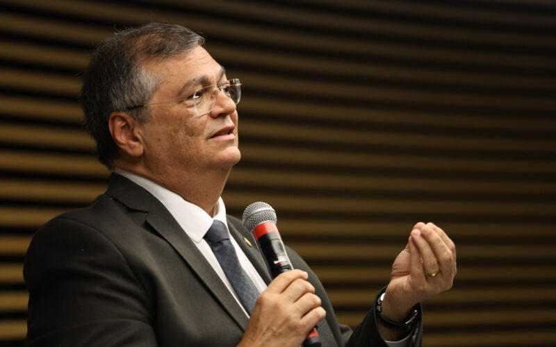 Dino critica moda da autocontenção e defende STF