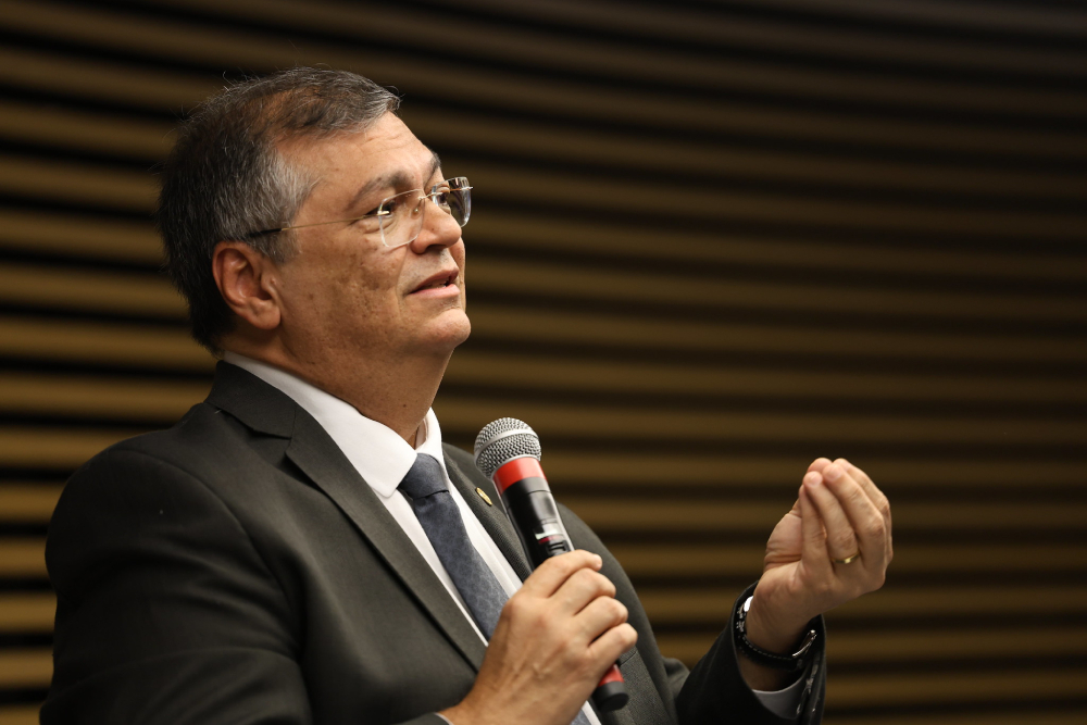 Dino critica moda da autocontenção e defende STF
