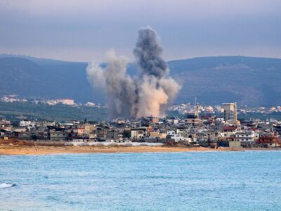 EUA derrubam drones iranianos e atacam estação em Bandar Abbas