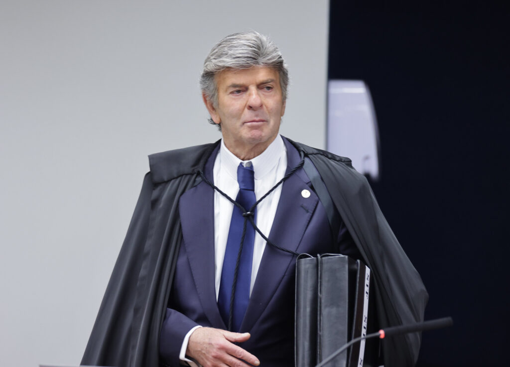 Fux segue Cármen Lúcia e vota contra redução de inelegibilidade