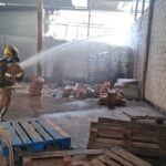 Incêndio em galpão em Ceilândia é controlado por bombeiros