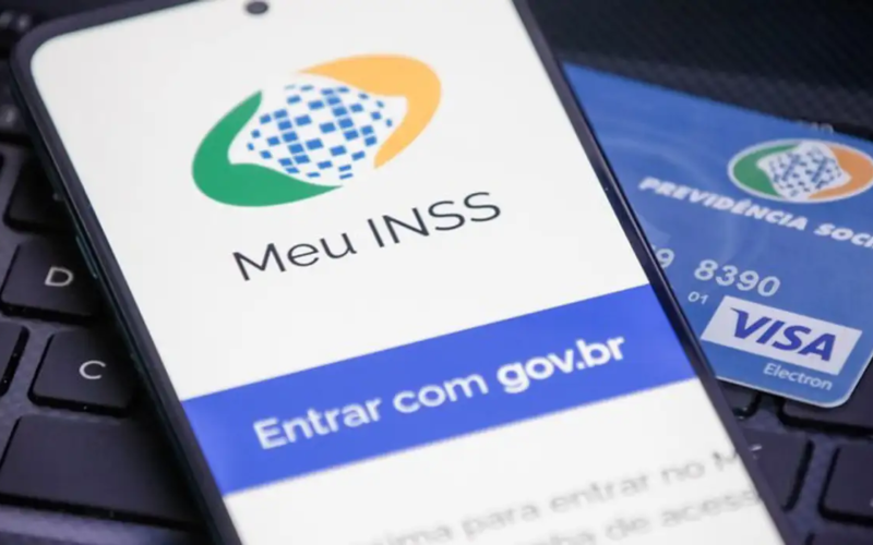 INSS alerta beneficiários sobre prova de vida pelo WhatsApp