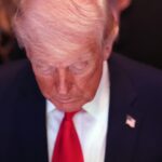 Trump provoca Irã com foto de navios afundados