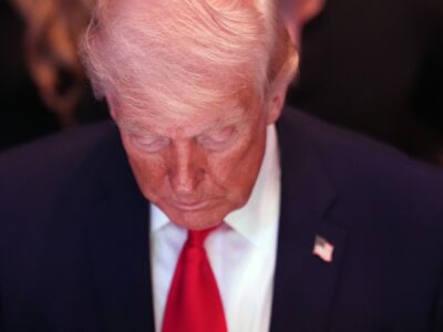 Trump provoca Irã com foto de navios afundados