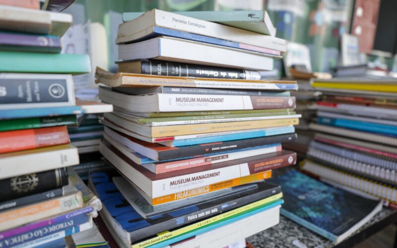 Venda de livros cresce 6,5% no Brasil em 2025; veja balanço