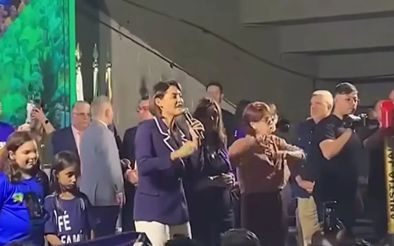 Michelle defende Bia Kicis, mas evita falar de candidatura própria