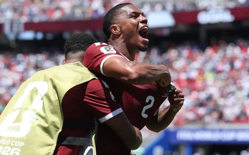 Catar arranca empate heroico nos acréscimos com Suíça e faz história