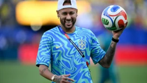 Neymar é celebrado após primeiro treino com Seleção na Copa