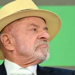 Lula usa chapéu pela 1ª vez em foto de urna para eleição de 2026
