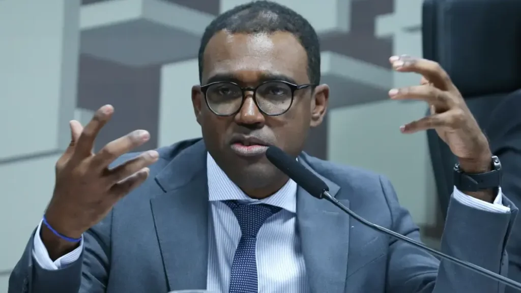 Diretor do BC relata à PF clima hostil e vazamentos no caso Master
