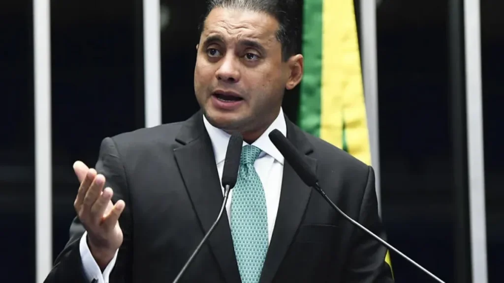 PF aponta senador em contatos com ministro do STJ sobre inquérito