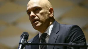 Moraes mantém caso contra informantes de jornalista na 1ª Turma do STF